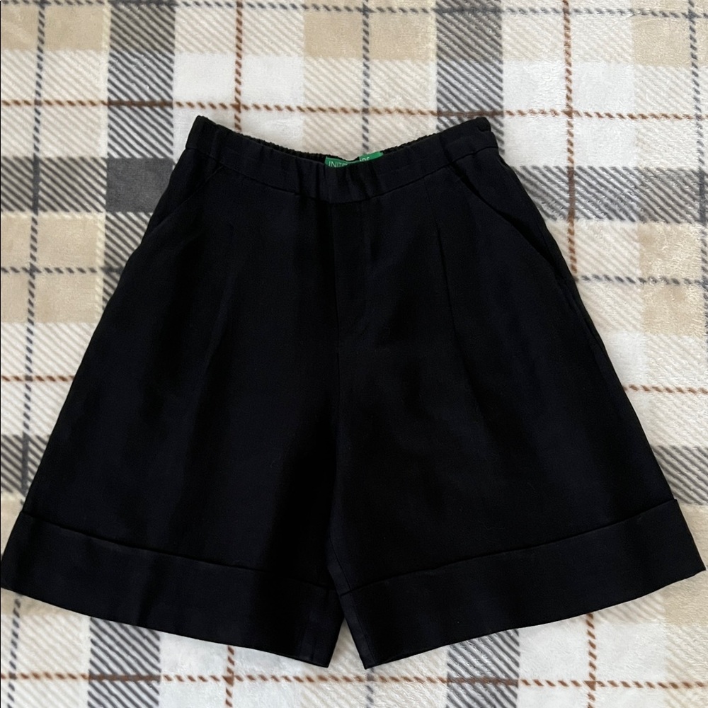 Black Benetton Linen Shorts (XS)